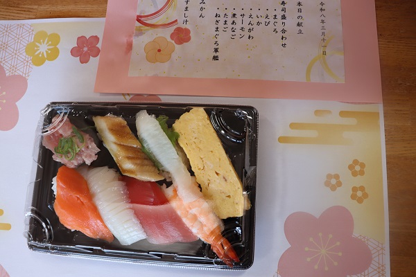 【レク】昼食にお寿司！！